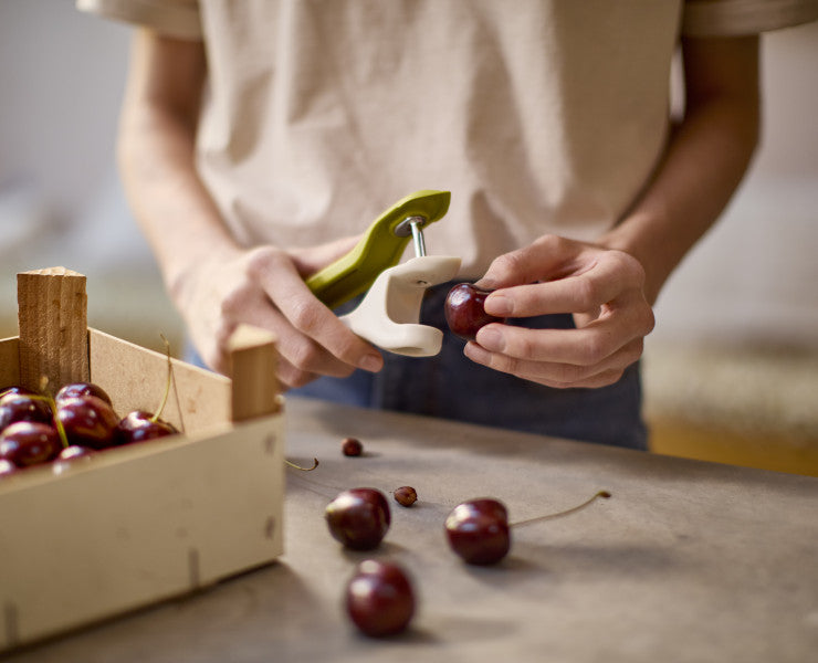 Joseph Joseph Tweezy 2-in-1 Pitter and Huller