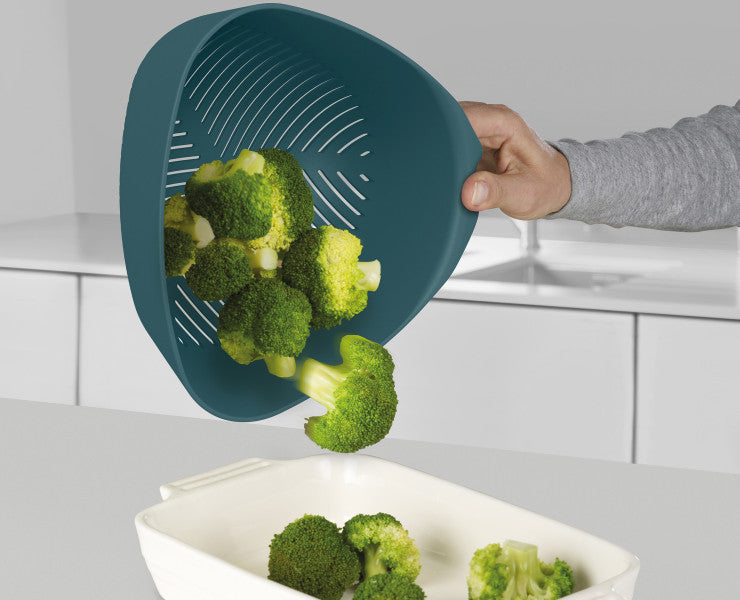 Joseph Joseph Duo Triangular Colander
