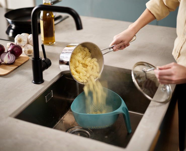 Joseph Joseph Duo Triangular Colander