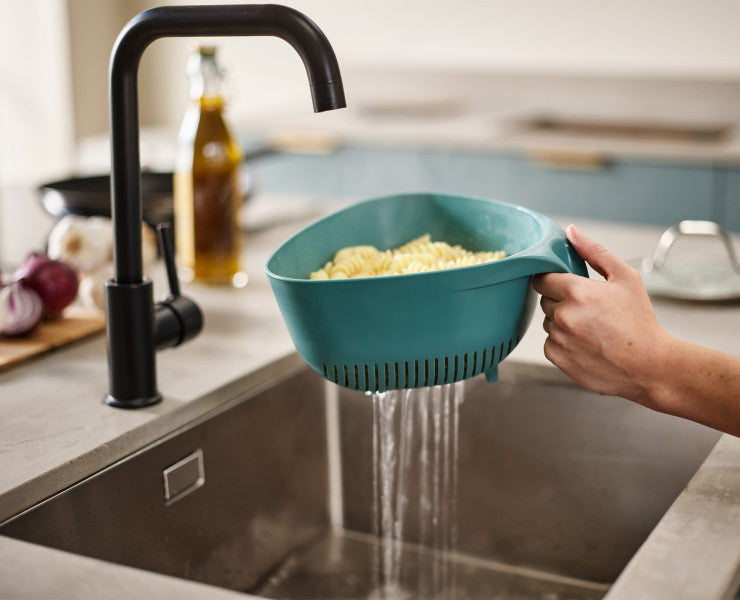 Joseph Joseph Duo Triangular Colander