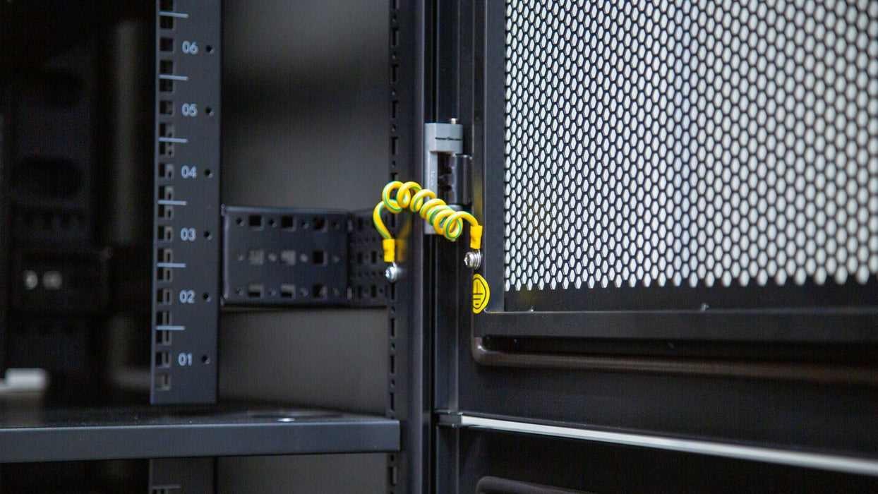 Unitek 45RU Co-Location Server Cab, 3x Compartments 18U, 12U, 12U, 1000mm Deep (800x1000x2210mm)