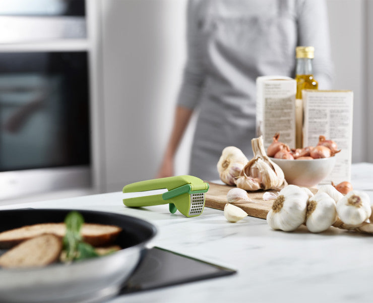 Joseph Joseph Duo Easy-clean Garlic Press