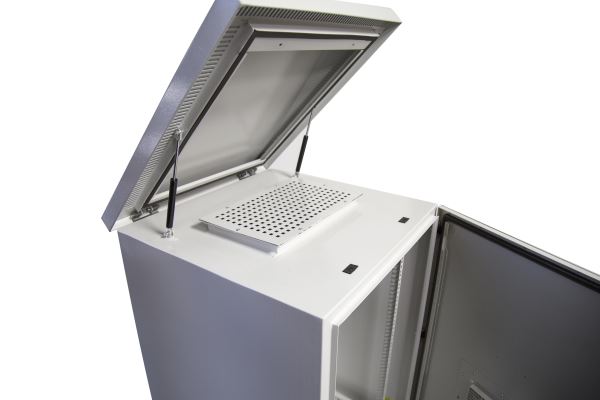 DYNAMIX 18RU Vented Outdoor Wall Mount Cabinet. Ext Dims 611x625x915 IP45 rated.