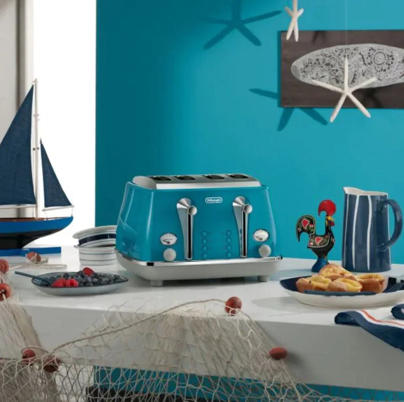 DeLonghi Icona Capitals 4 Slice Toaster Azure Blue CTOC4003AZ